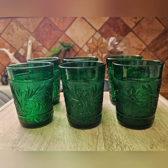Set of 6 Vintage from the 1950s Anchor Hocking Emerald Green Glasses 4" - Picture 1 of 5